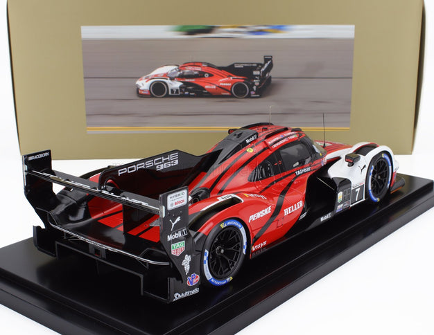 PORSCHE | 963 9RD 4.6L TURBO V8 TEAM PORSCHE PENSKE MOTORSPORT N 7 WINNER IMSA 24h DAYTONA 2024 MATT CAMPBELL - DANE CAMERON - FELIPE NASR - JOSEF NEWGARDEN - CON VETRINA - WITH SHOWCASE | RED WHITE BLACK