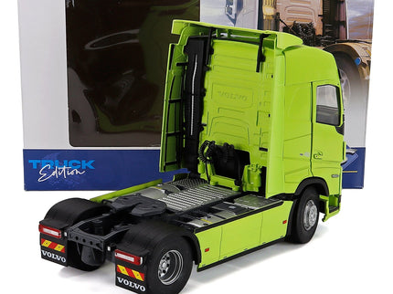 Volvo FH16 750 Globetrotter XL Ťahač 2-ASSI 2021 1:24 Solido Neon zelená