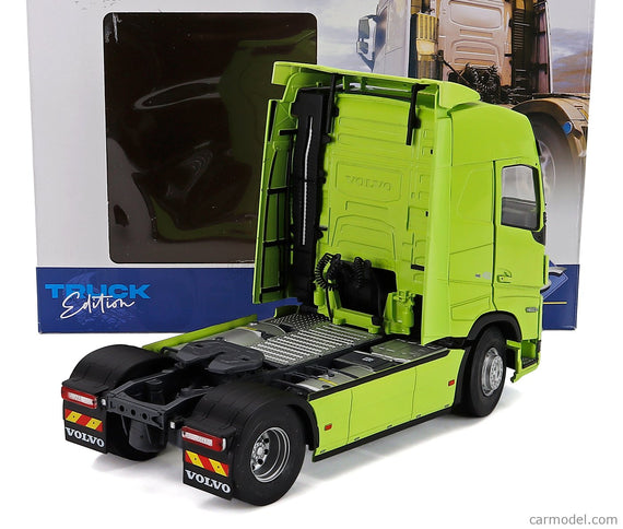 Volvo FH16 750 Globetrotter XL Ťahač 2-ASSI 2021 1:24 Solido Neon zelená