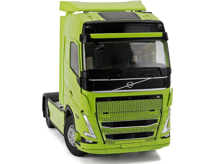 Volvo FH16 750 Globetrotter XL Ťahač 2-ASSI 2021 1:24 Solido Neon zelená