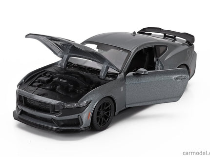 Ford Mustang Dark Horse Coupe 2024 1:24 Maisto sivá