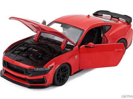 Ford Mustang Dark Horse Coupe 2024 1:24 Maisto červená