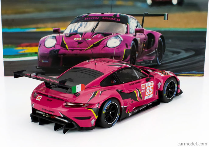 Porsche 911 991-2 RSR-19 4.2L Team Iron Dames N°85 24h Le Mans 2023 Sarah Bovy - Rahel Frey - Michelle Gatting 1:18 IXO Models fuksiová