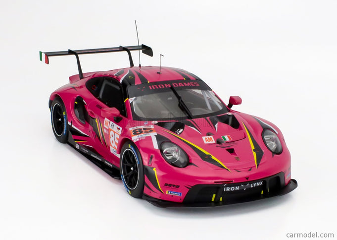 Porsche 911 991-2 RSR-19 4.2L Team Iron Dames N°85 24h Le Mans 2023 Sarah Bovy - Rahel Frey - Michelle Gatting 1:18 IXO Models fuksiová