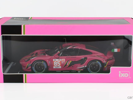 Porsche 911 991-2 RSR-19 4.2L Team Iron Dames N°85 24h Le Mans 2023 Sarah Bovy - Rahel Frey - Michelle Gatting 1:18 IXO Models fuksiová