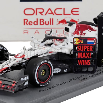 Red Bull F1 RB21 Team Oracle Red Bull Racing N°1 Víťaz Japan GP 2025 With Pit Board Super Max! Wins Max Verstappen 1:43 Spark Model biela červená