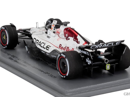 Red Bull F1 RB21 Team Oracle Red Bull Racing N°1 Víťaz Japan GP 2025 With Pit Board Super Max! Wins Max Verstappen 1:43 Spark Model biela červená
