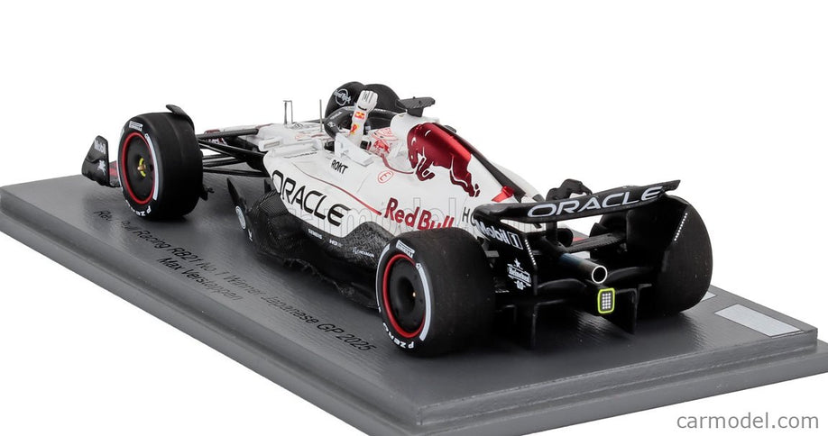 Red Bull F1 RB21 Team Oracle Red Bull Racing N°1 Víťaz Japan GP 2025 With Pit Board Super Max! Wins Max Verstappen 1:43 Spark Model biela červená
