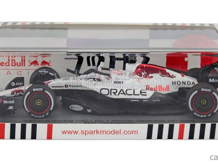 Red Bull F1 RB21 Team Oracle Red Bull Racing N°1 Víťaz Japan GP 2025 With Pit Board Super Max! Wins Max Verstappen 1:43 Spark Model biela červená