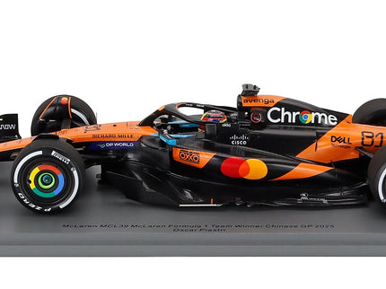 Mclaren F1 MCL39 Team Mclaren N°81 Víťaz China GP 2025 Oscar Piastri 1:18 Spark Model oranžová čierna