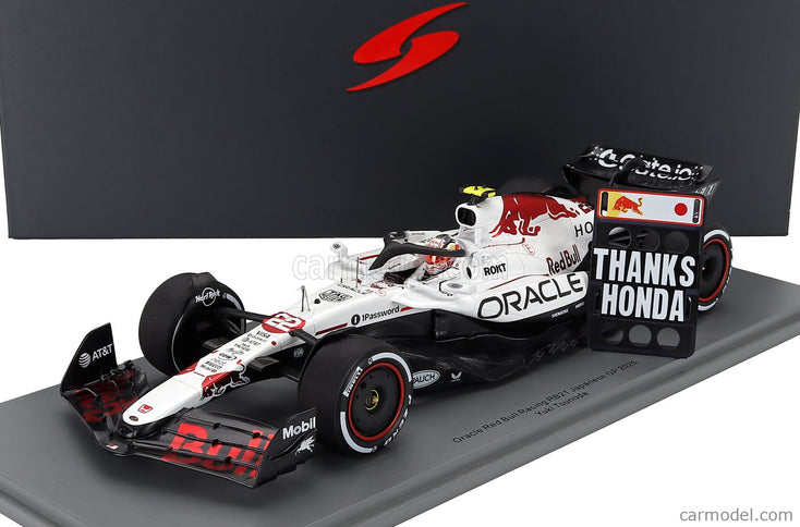 Red Bull F1 RB21 Team Oracle Red Bull Racing N°22 Japan GP 2025 With Pit Board Thanks Honda Yuki Tsunoda 1:18 Spark Model biela červená