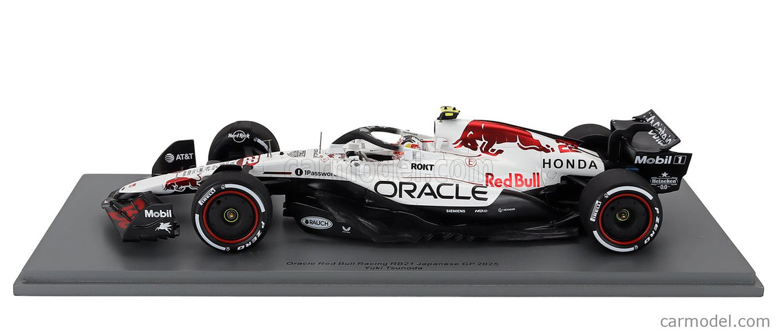 Red Bull F1 RB21 Team Oracle Red Bull Racing N°22 Japan GP 2025 With Pit Board Thanks Honda Yuki Tsunoda 1:18 Spark Model biela červená