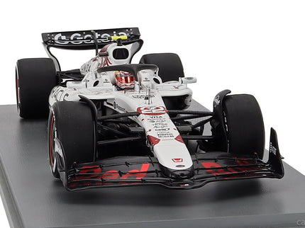 Red Bull F1 RB21 Team Oracle Red Bull Racing N°22 Japan GP 2025 With Pit Board Thanks Honda Yuki Tsunoda 1:18 Spark Model biela červená
