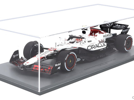 Red Bull F1 RB21 Team Oracle Red Bull Racing N°22 Japan GP 2025 With Pit Board Thanks Honda Yuki Tsunoda 1:18 Spark Model biela červená