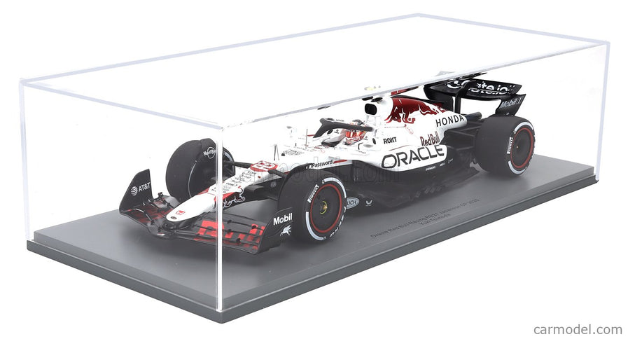 Red Bull F1 RB21 Team Oracle Red Bull Racing N°22 Japan GP 2025 With Pit Board Thanks Honda Yuki Tsunoda 1:18 Spark Model biela červená