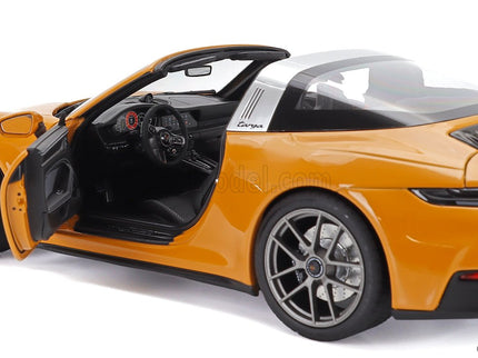 Porsche 911 992-2 Targa 4 GTS 2024 1:18 Norev žltá