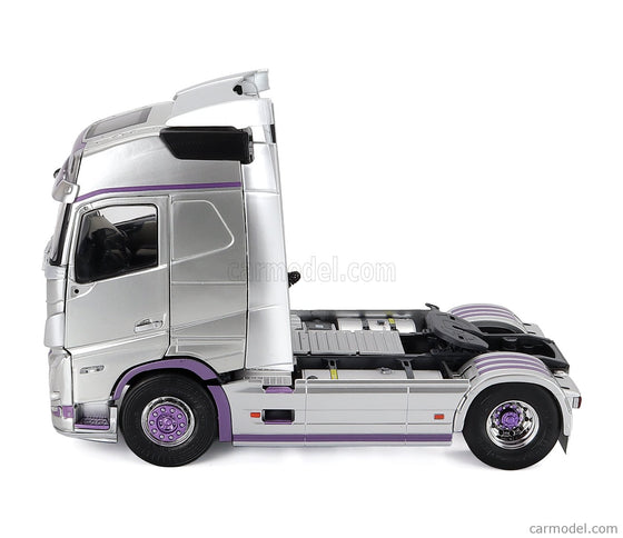 Volvo FH16 750 Globetrotter XL Ťahač 2-ASSI 2021 1:24 Solido strieborná fialová