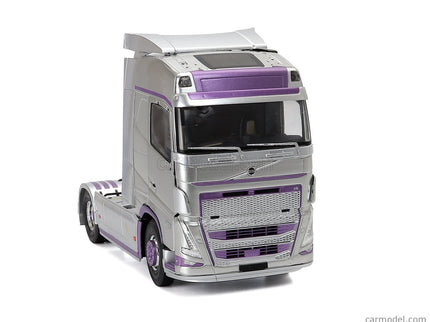 Volvo FH16 750 Globetrotter XL Ťahač 2-ASSI 2021 1:24 Solido strieborná fialová
