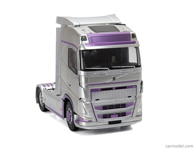 Volvo FH16 750 Globetrotter XL Ťahač 2-ASSI 2021 1:24 Solido strieborná fialová