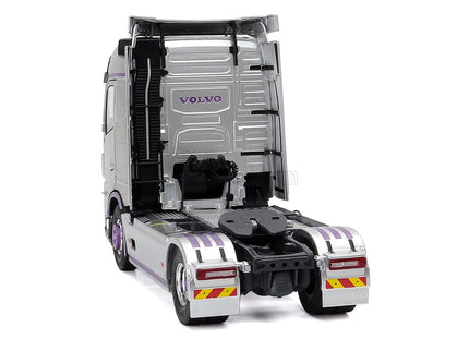 Volvo FH16 750 Globetrotter XL Ťahač 2-ASSI 2021 1:24 Solido strieborná fialová