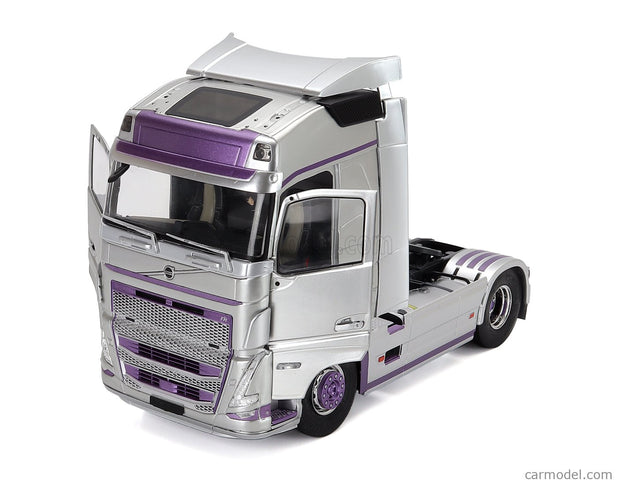 Volvo FH16 750 Globetrotter XL Ťahač 2-ASSI 2021 1:24 Solido strieborná fialová