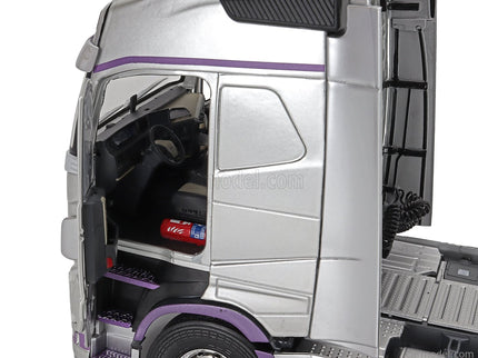 Volvo FH16 750 Globetrotter XL Ťahač 2-ASSI 2021 1:24 Solido strieborná fialová