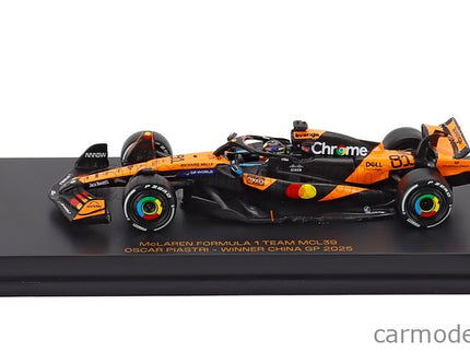 Mclaren F1 MCL39 Team Mclaren N°81 Víťaz China GP 2025 Oscar Piastri 1:64 Minichamps oranžová čierna