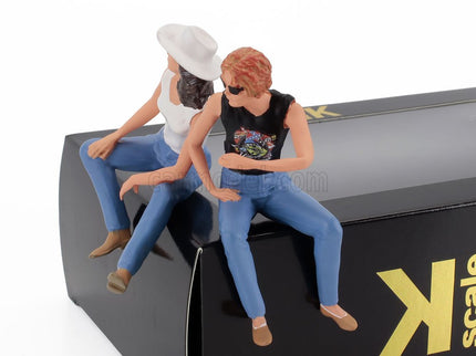 Figures Set 2X Girl- Car Not Included 1:18 KK Scale rôzne farby