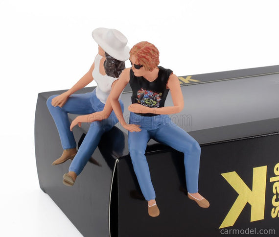 Figures Set 2X Girl- Car Not Included 1:18 KK Scale rôzne farby