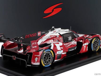 Toyota GR010 3.5L V6 Team Gazoo Racing N°7 5. Miesto 24h Le Mans 2025 Mike Conway - Kamui Kobayashi - Nyck De Vries 1:18 Spark Model červená biela čierna
