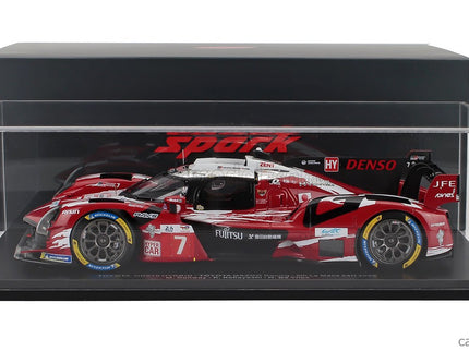 Toyota GR010 3.5L V6 Team Gazoo Racing N°7 5. Miesto 24h Le Mans 2025 Mike Conway - Kamui Kobayashi - Nyck De Vries 1:18 Spark Model červená biela čierna