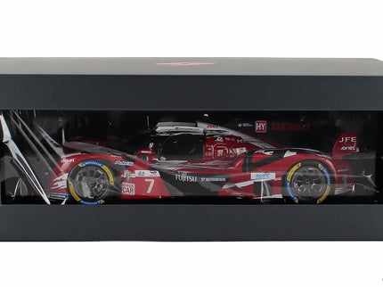 Toyota GR010 3.5L V6 Team Gazoo Racing N°7 5. Miesto 24h Le Mans 2025 Mike Conway - Kamui Kobayashi - Nyck De Vries 1:18 Spark Model červená biela čierna
