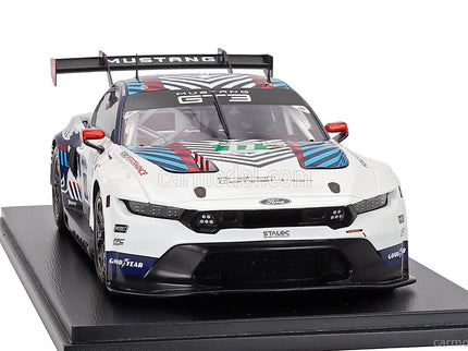 Ford Mustang GT3 5.4L V8 Team Proton Competition N°77 24h Le Mans 2025 Ben Barker - Bernardo Sousa - Ben Tuck 1:18 Spark Model biela čierna