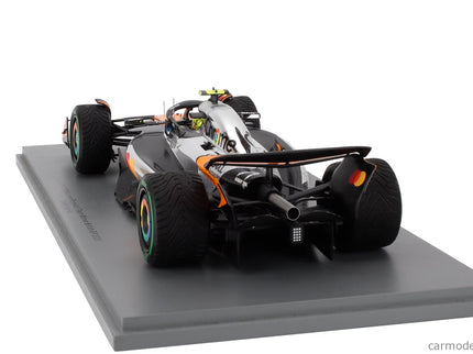 Mclaren F1 MCL39 Team Mclaren N°4 Majster Sveta Víťaz Silverstone British GP 2025 Lando Norris 1:18 Spark Model oranžová chrómová čierna