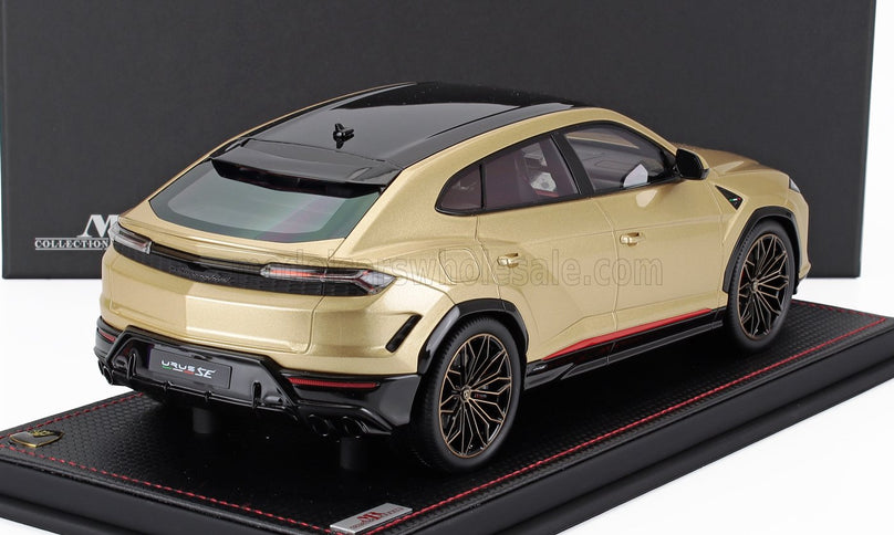 LAMBORGHINI | URUS SE 2023 - CON VETRINA - WITH SHOWCASE | ORO ELIOS - GOLD MET