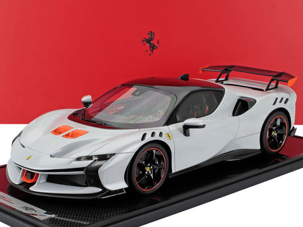 FERRARI | SF90 XX STRADALE 2024 - CON VETRINA - WITH SHOWCASE | BIANCO ARTICO - WHITE MET ORANGE BLACK