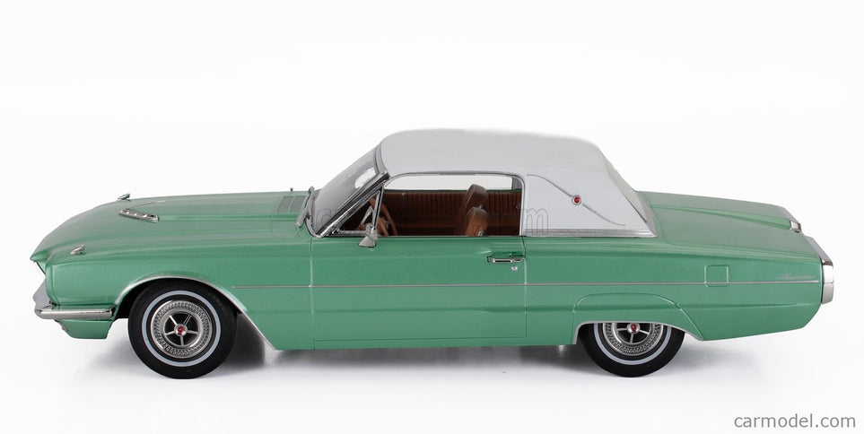 Ford Thunderbird Landau Coupe 1966 1:18 KK Scale zelená biela