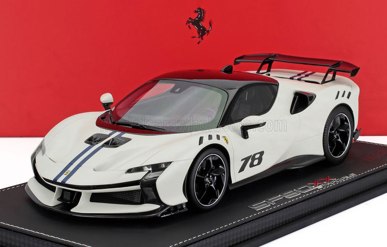 FERRARI | SF90 XX STRADALE N 78 2024 - CON VETRINA - WITH SHOWCASE | BIANCO ITALIA OPACO - MATT WHITE BLACK