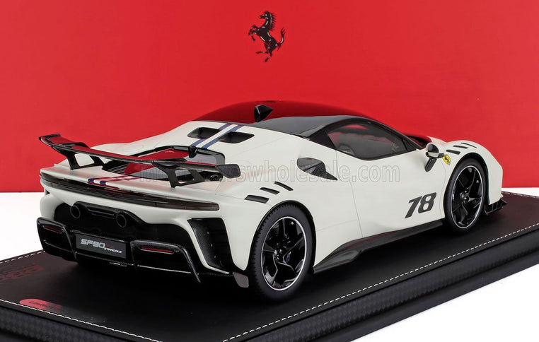 FERRARI | SF90 XX STRADALE N 78 2024 - CON VETRINA - WITH SHOWCASE | BIANCO ITALIA OPACO - MATT WHITE BLACK