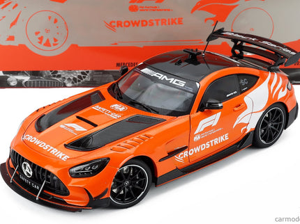Mercedes Benz AMG GT V8 Black Series F1 Safety Car Crowdstrike British Silverstone GP 2025 Bernd Maylander 1:18 Minichamps oranžová biela čierna