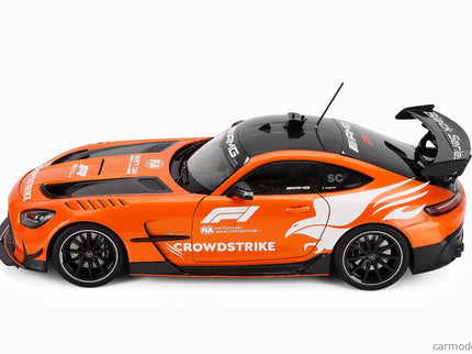 Mercedes Benz AMG GT V8 Black Series F1 Safety Car Crowdstrike British Silverstone GP 2025 Bernd Maylander 1:18 Minichamps oranžová biela čierna