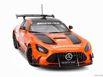 Mercedes Benz AMG GT V8 Black Series F1 Safety Car Crowdstrike British Silverstone GP 2025 Bernd Maylander 1:18 Minichamps oranžová biela čierna