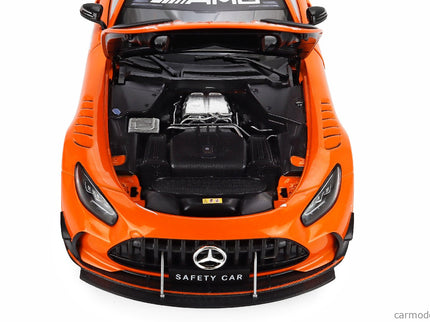 Mercedes Benz AMG GT V8 Black Series F1 Safety Car Crowdstrike British Silverstone GP 2025 Bernd Maylander 1:18 Minichamps oranžová biela čierna