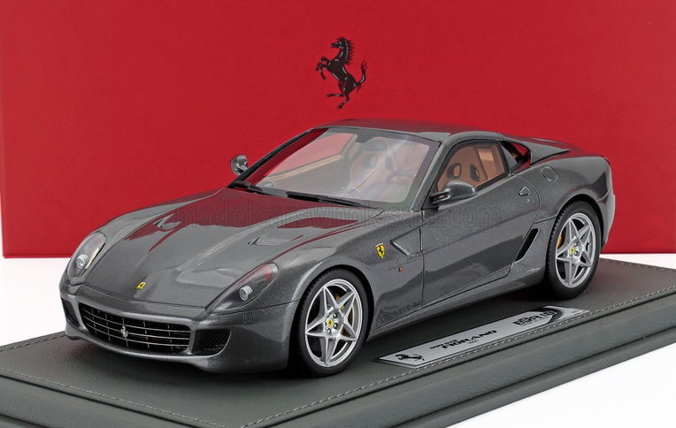 FERRARI | 599 GTB FIORANO 2006 - MANUAL GEAR BOX - CAMBIO MANUALE - CON VETRINA - WITH SHOWCASE | GRIGIO SILVERSTONE - GREY MET