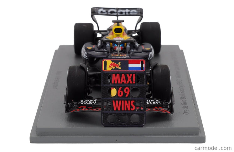 Red Bull F1 RB21 Team Oracle Red Bull Racing N°1 Víťaz Las Vegas USA GP With Pit Board 2025 Max Verstappen 1:43 Spark Model modrá žltá červená