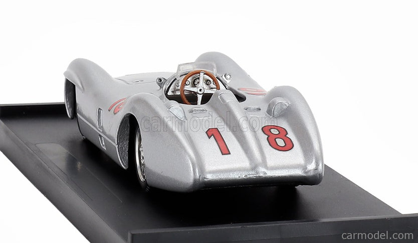 Mercedes Benz F1 W196C N°18 Majster Sveta Sezóna 1954 Juan Manuel Fangio 1:43 Brumm strieborná