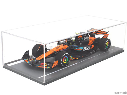 Mclaren F1 MCL39 Team Mclaren N°4 Majster Sveta 3. Miesto Abu Dhabi GP With Pit Board 2025 Lando Norris 1:18 Spark Model oranžová čierna