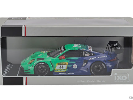 Porsche 911 992 GT3 R Team Falken Motorsports N°44 24h Nurburgring 2024 Joel Eriksson - Tim Heinemann - Nico Menzel - Martin Ragginger 1:18 IXO Models svetlozelená modrá