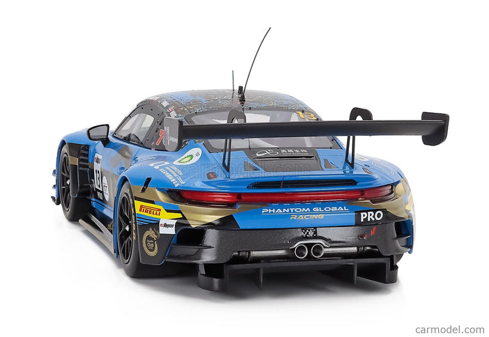 Porsche 911 992 GT3 R 4.2L Team Phantom Global Racing N°13 4. Miesto 12h Bathurst 2024 Jaxon Evans - Joel Eriksson - Thomas Preining 1:18 IXO Models modrá čierna zlatá