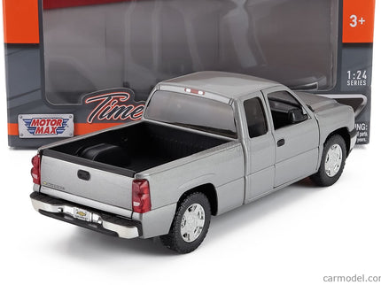 Chevrolet Silverado 1500 Pick-UP 2006 1:25 Motor Max sivá